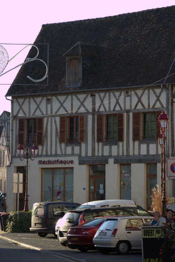 Gîte la Mésangerie Château-Renard Esterno foto